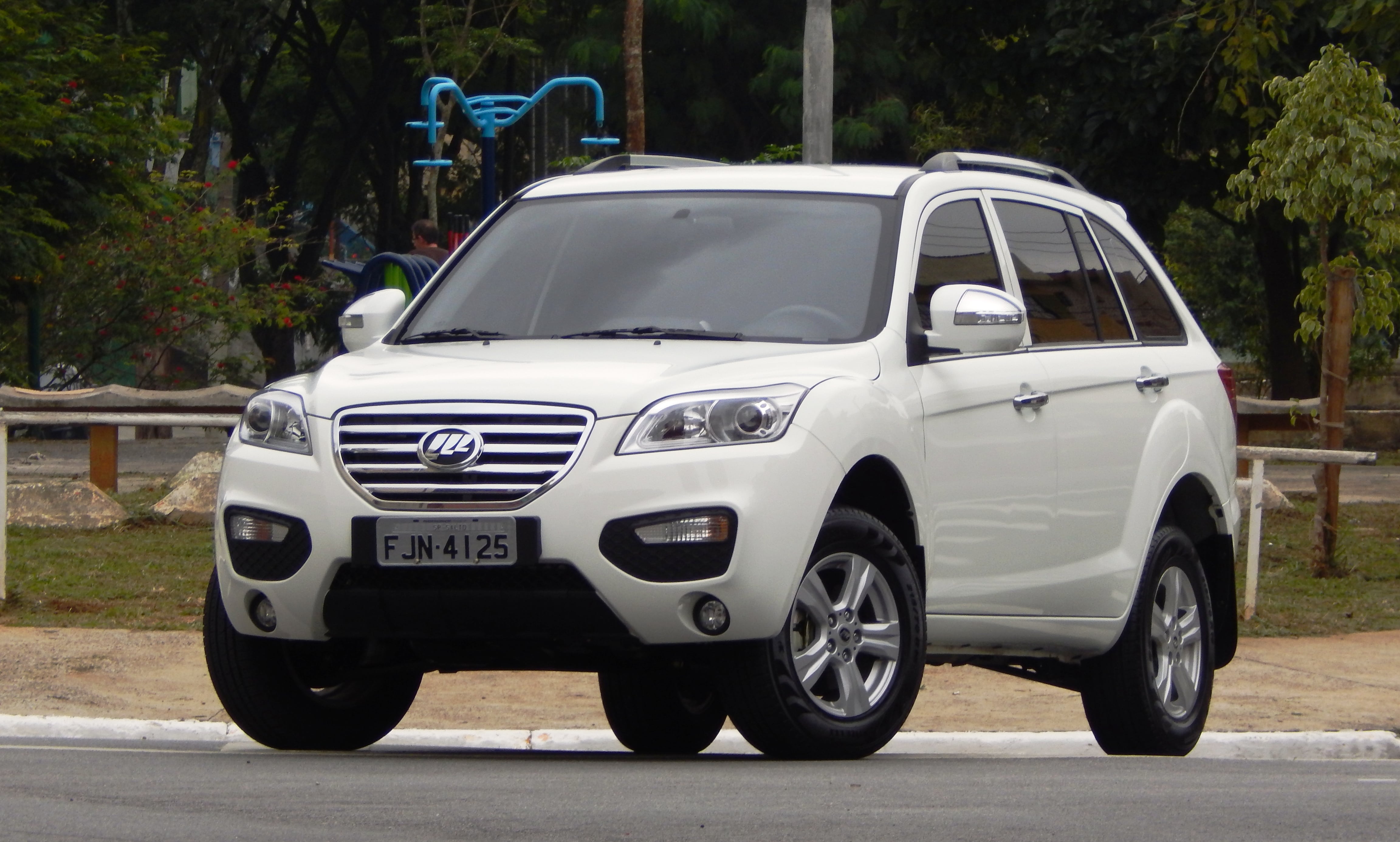 Lifan X80 reviews specifications