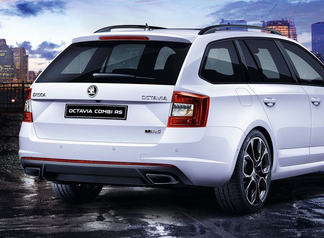 Skoda Octavia A7 RS Combi wagon big Skoda Octavia A7 RS Combi hd 2017
