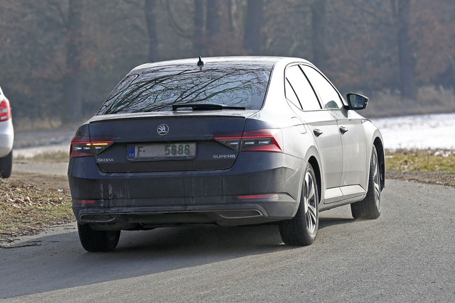 Skoda Superb Combi Scout reviews specifications