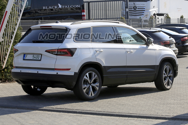 Skoda Karoq hd photo