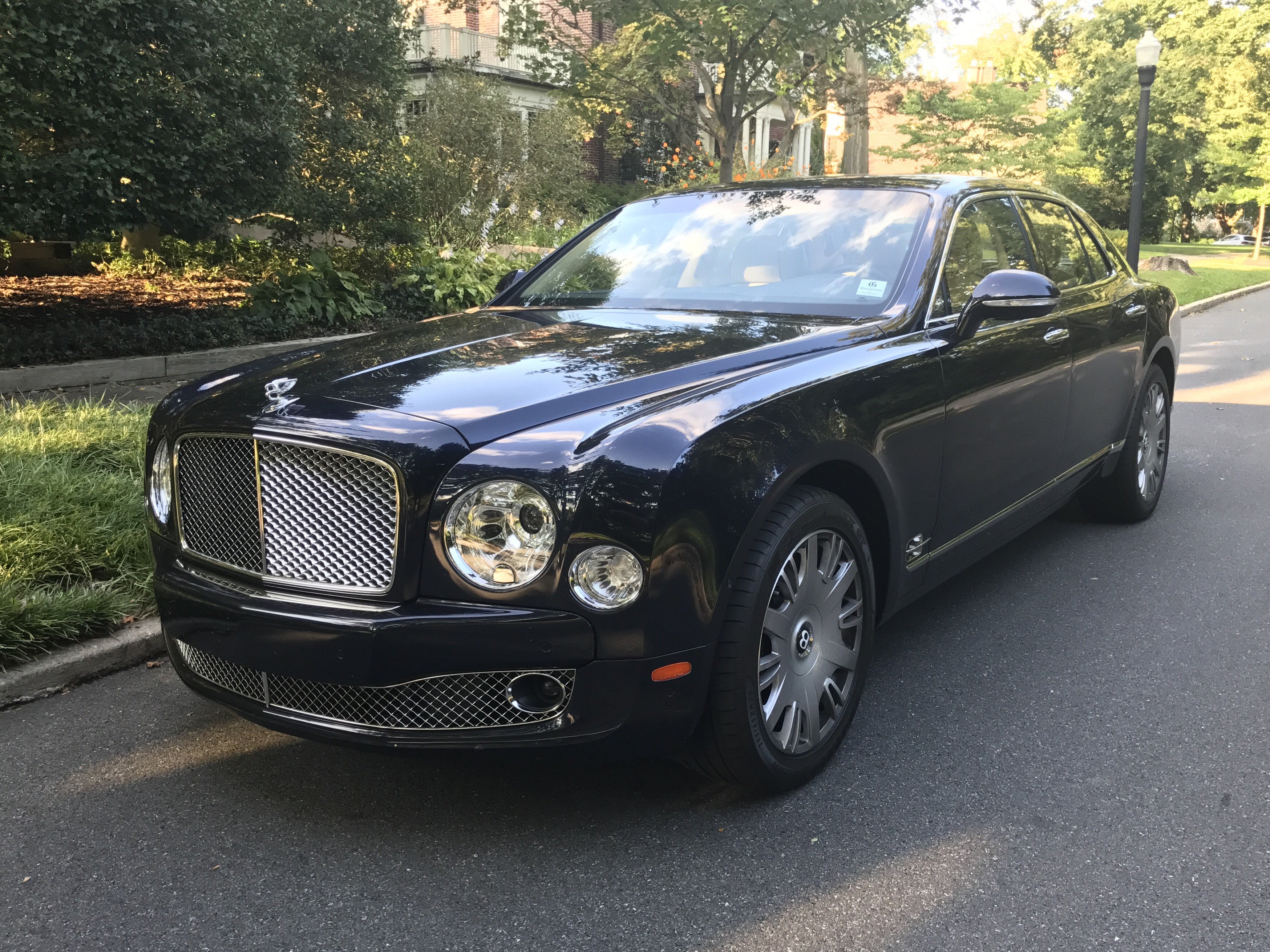 Bentley Mulsanne reviews specifications