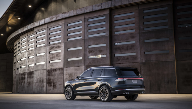 Lincoln MKC suv photo Lincoln MKC accessories 2018