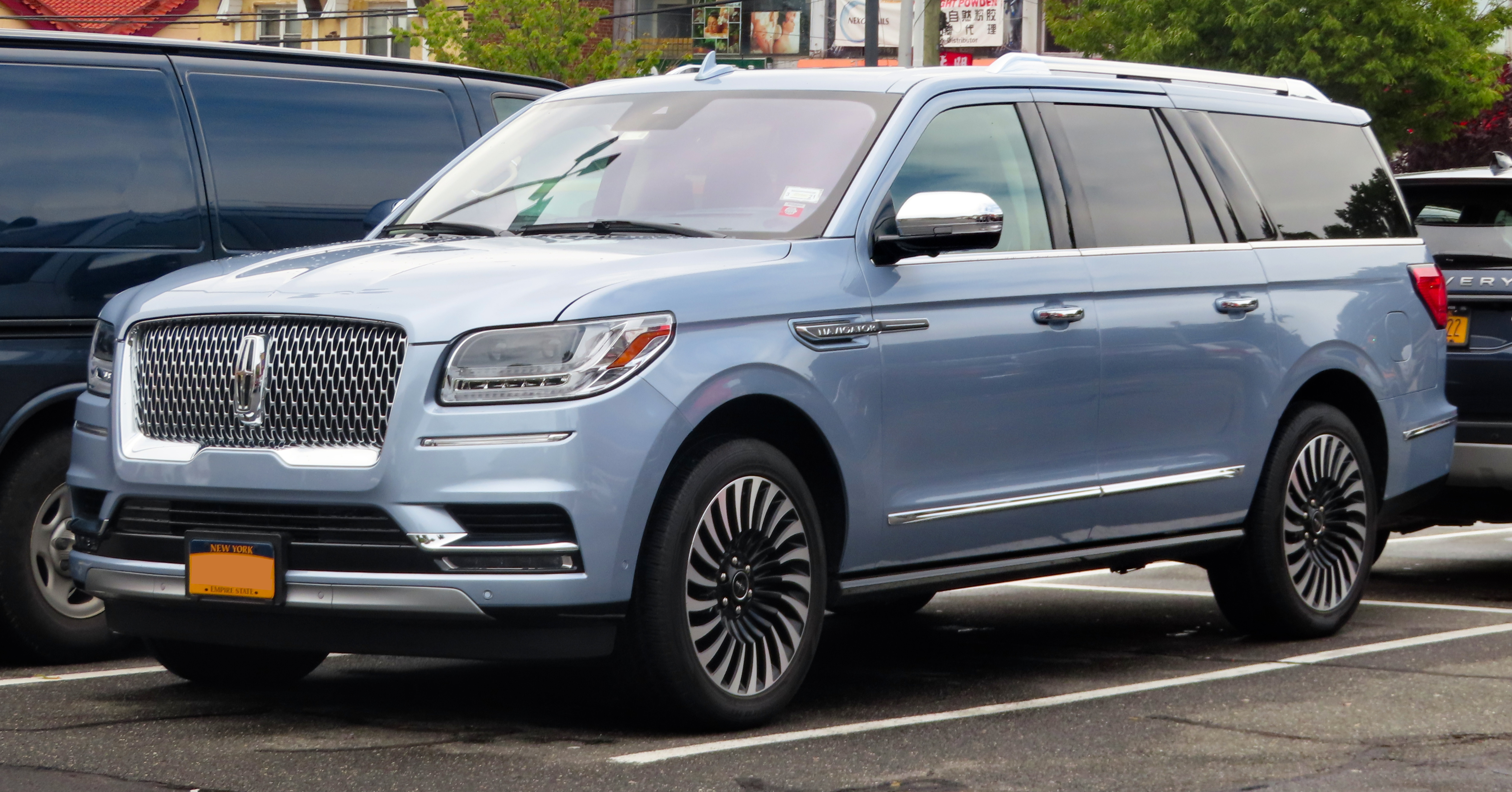 Lincoln Aviator mod restyling