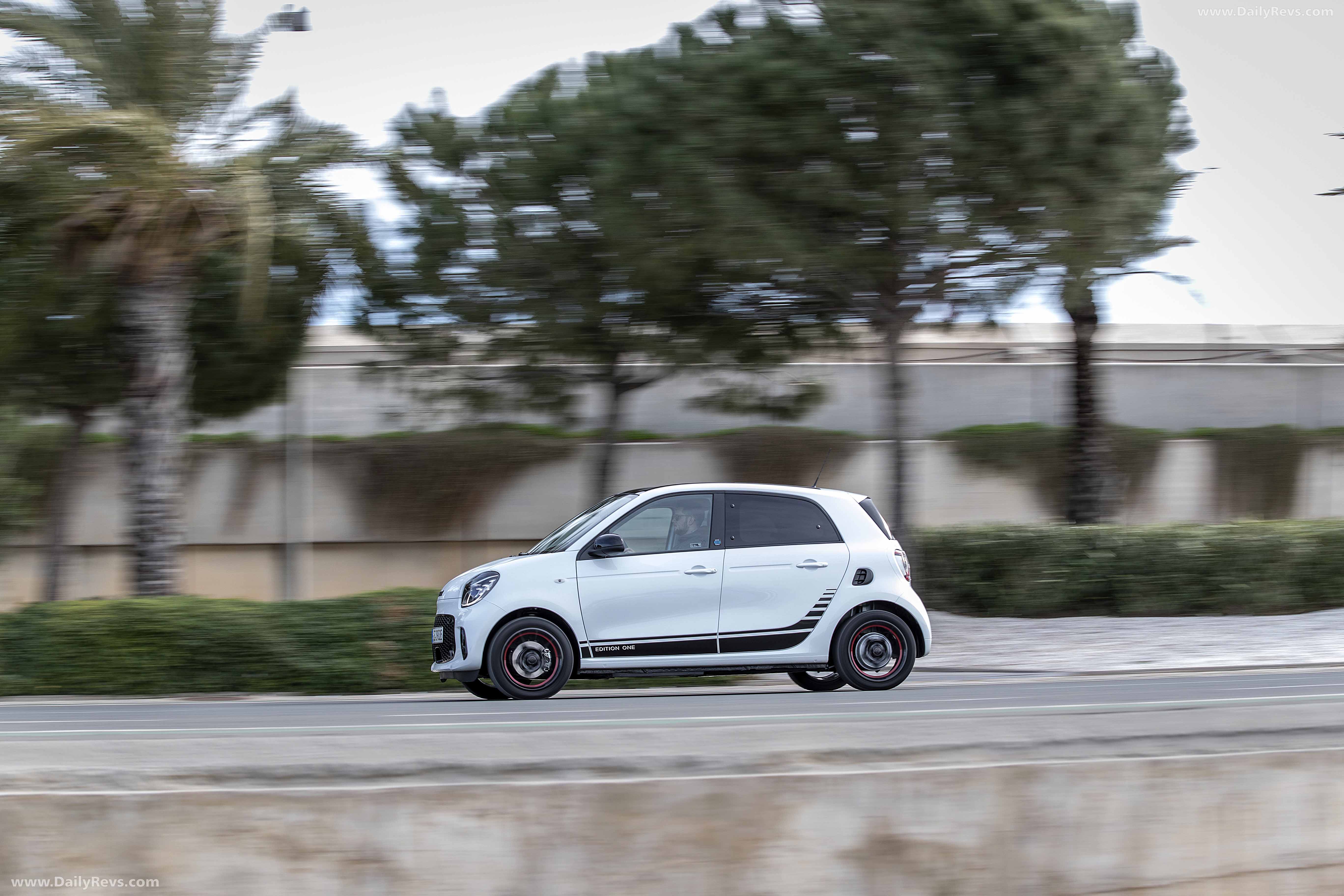 smart EQ forfour hd specifications