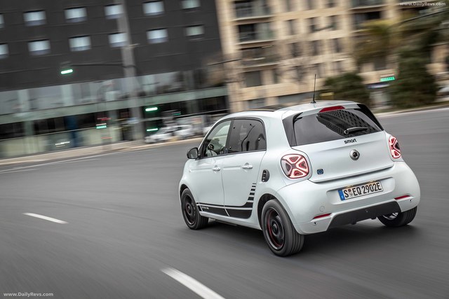 smart EQ forfour exterior photo smart EQ forfour reviews specifications