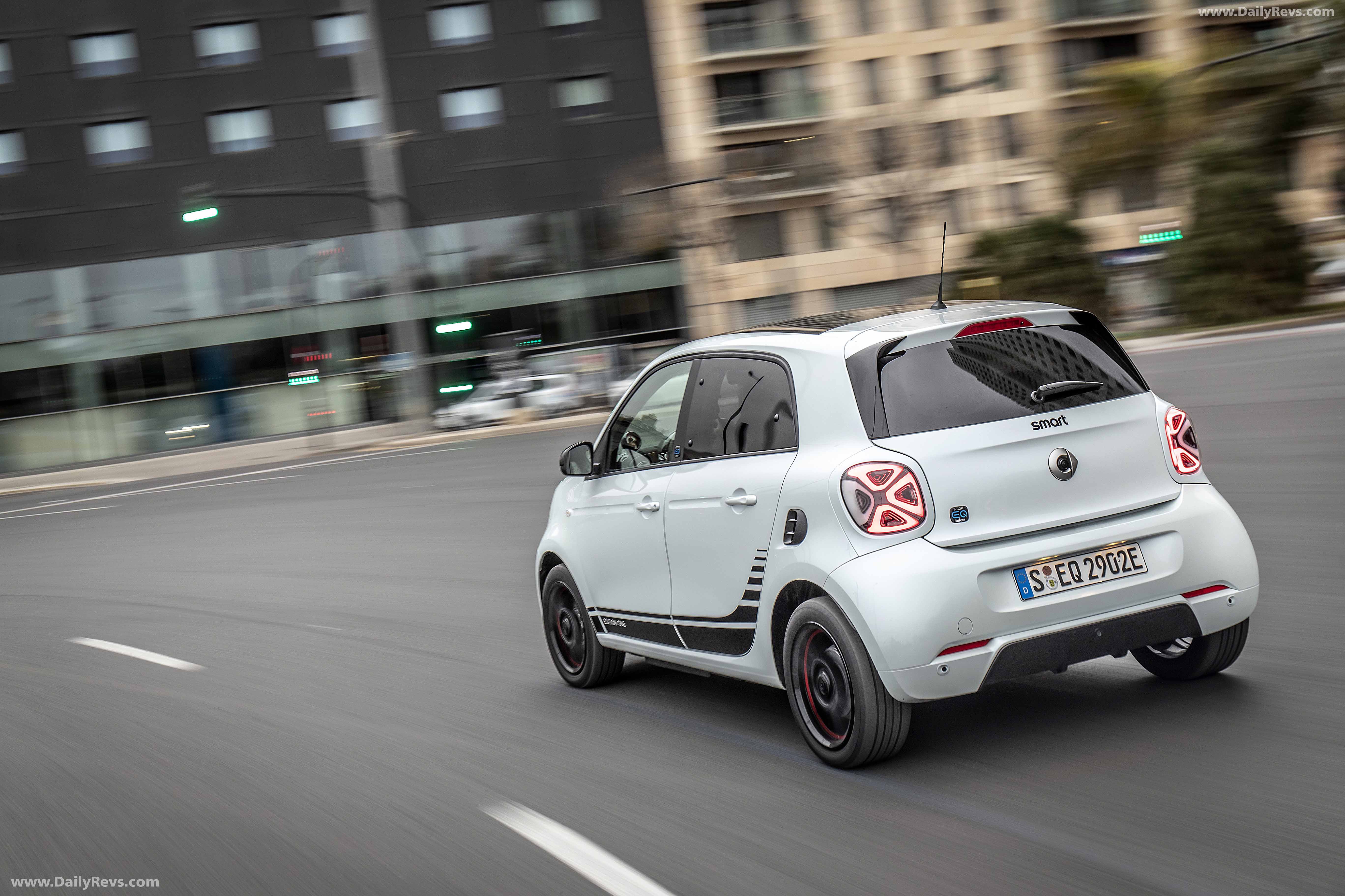 smart EQ forfour reviews specifications