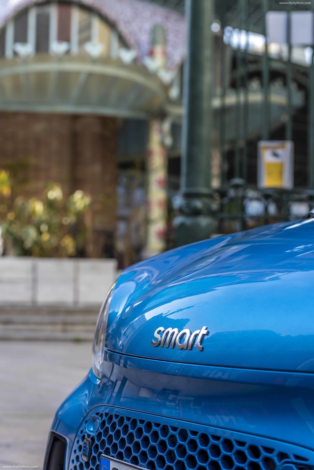 smart EQ forfour Photos and Specs. Photo smart EQ forfour exterior