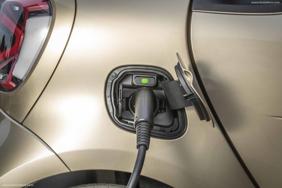 smart EQ fortwo coupe Photos and Specs. Photo smart EQ fortwo coupe