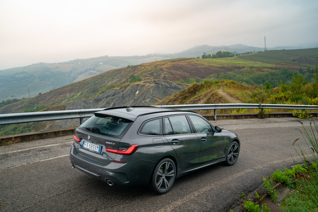 BMW 3 Series Touring (G21) hd photo