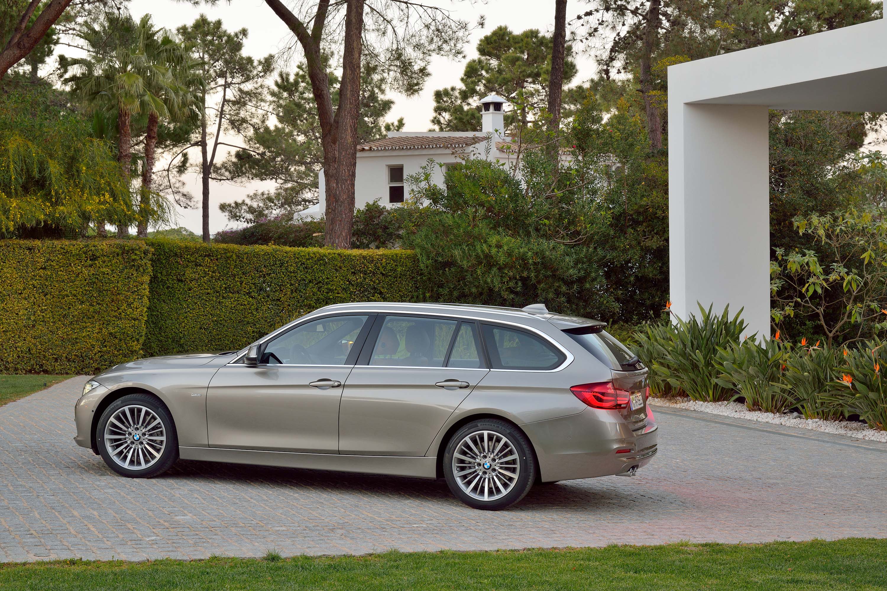 BMW 5 Series Touring (G31) wagon restyling