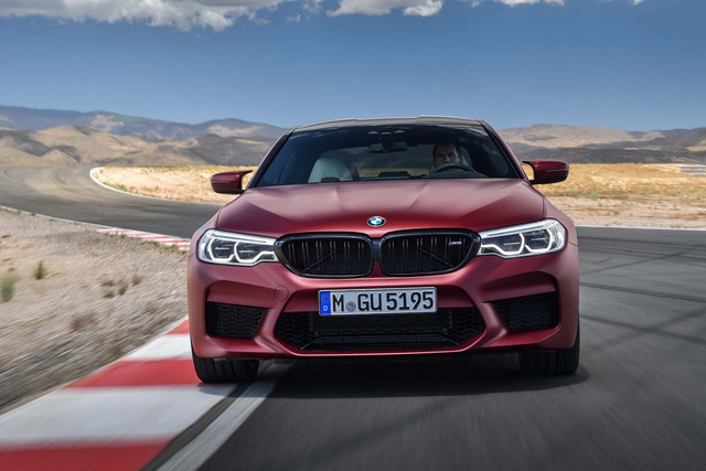 BMW 5 Series Sedan (G30) reviews photo BMW 5 Series Sedan (G30) exterior restyling