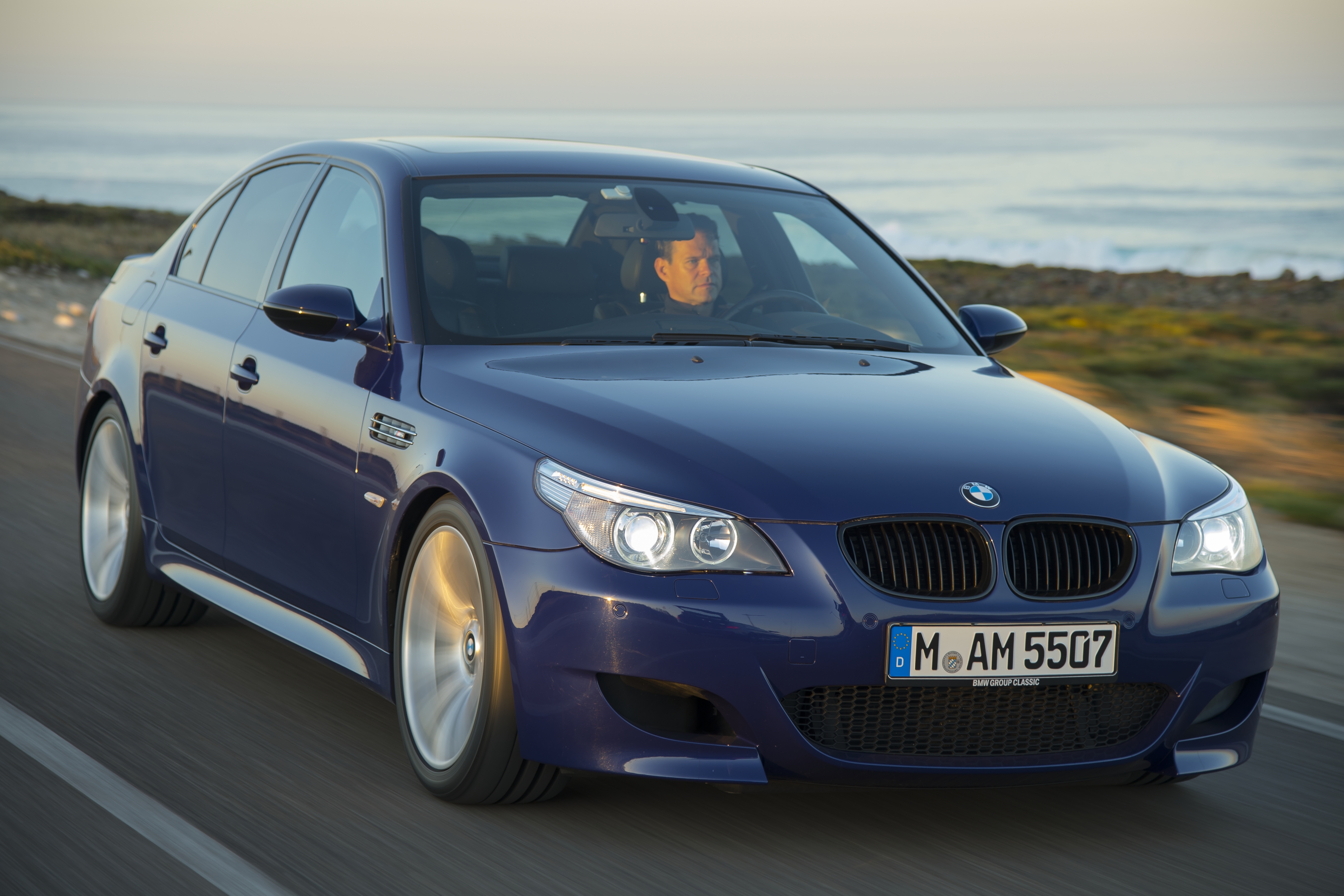BMW M5 Sedan (F90) reviews photo