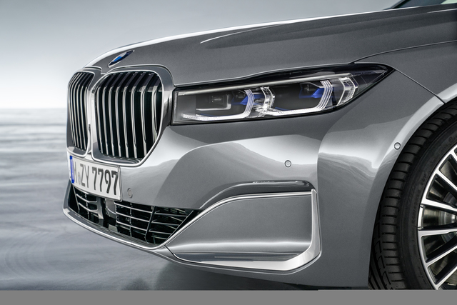 BMW 7 Series iPerformance (G11) interior restyling