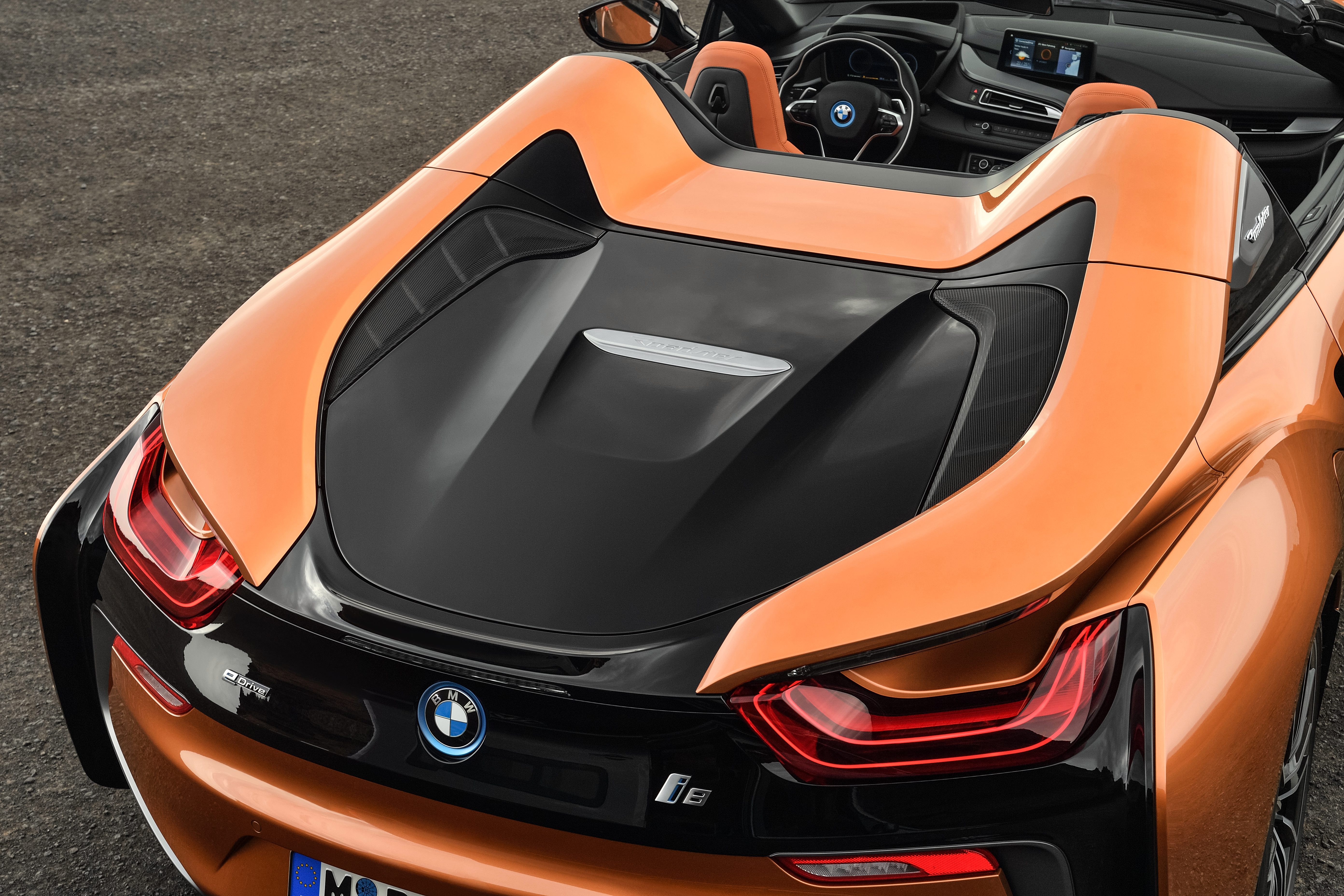 BMW i8 Roadster (I15) reviews model