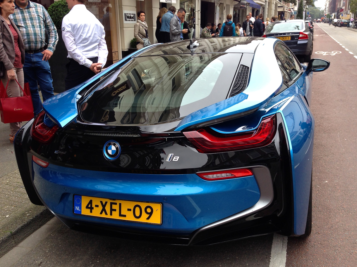 Электро BMW i8