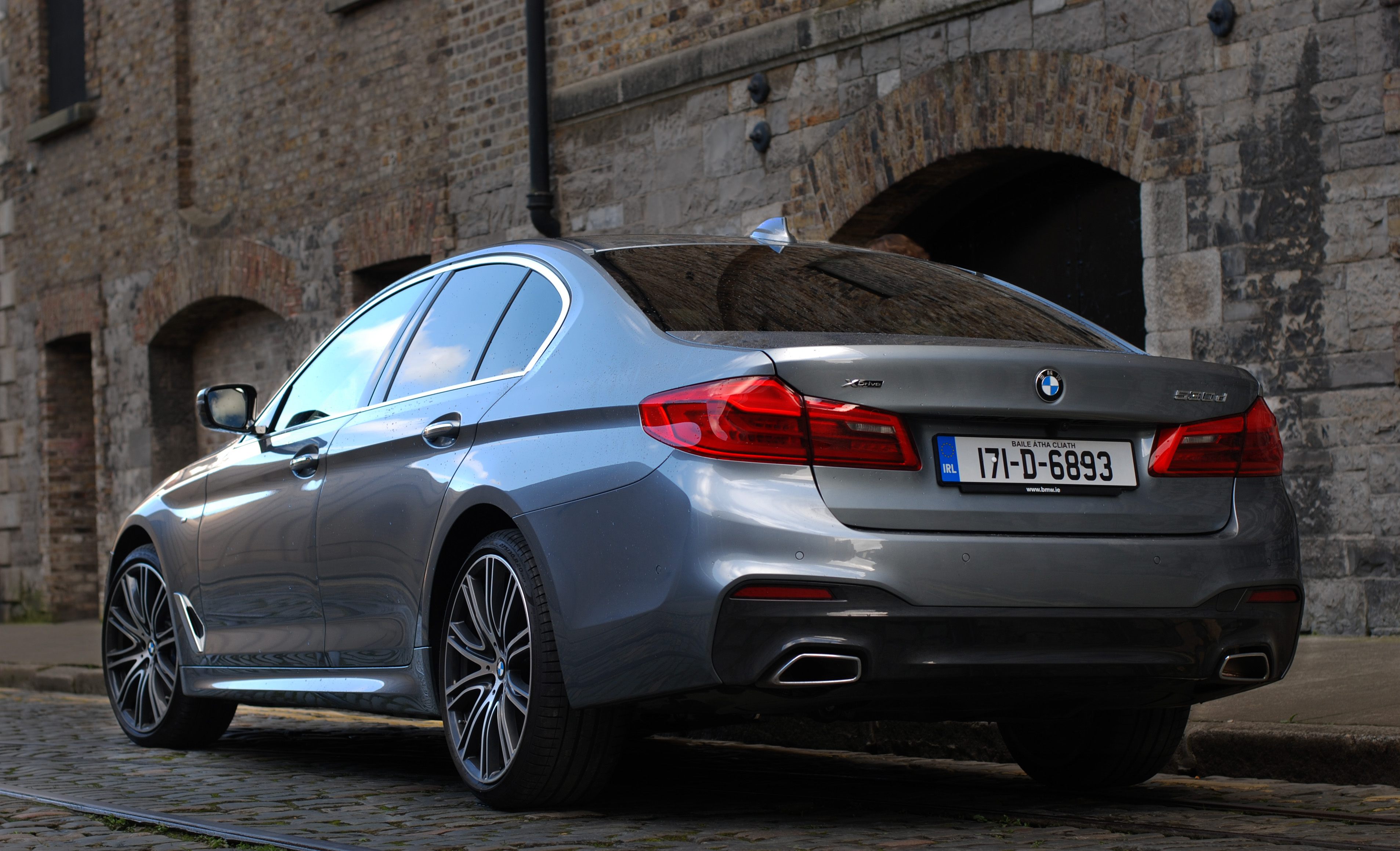 BMW 5 Series iPerformance (G30) 4k specifications