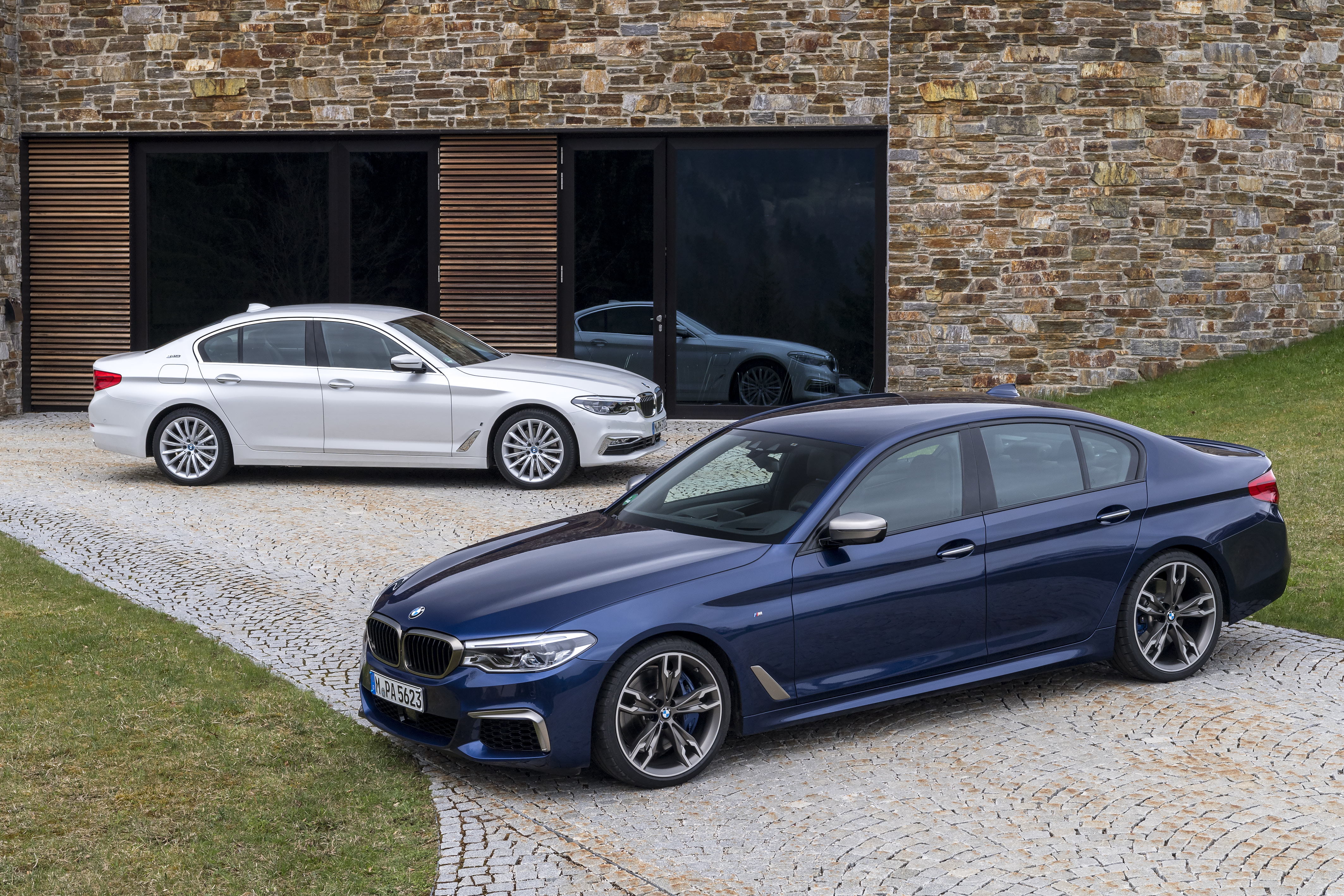 BMW 5 Series iPerformance (G30) reviews big