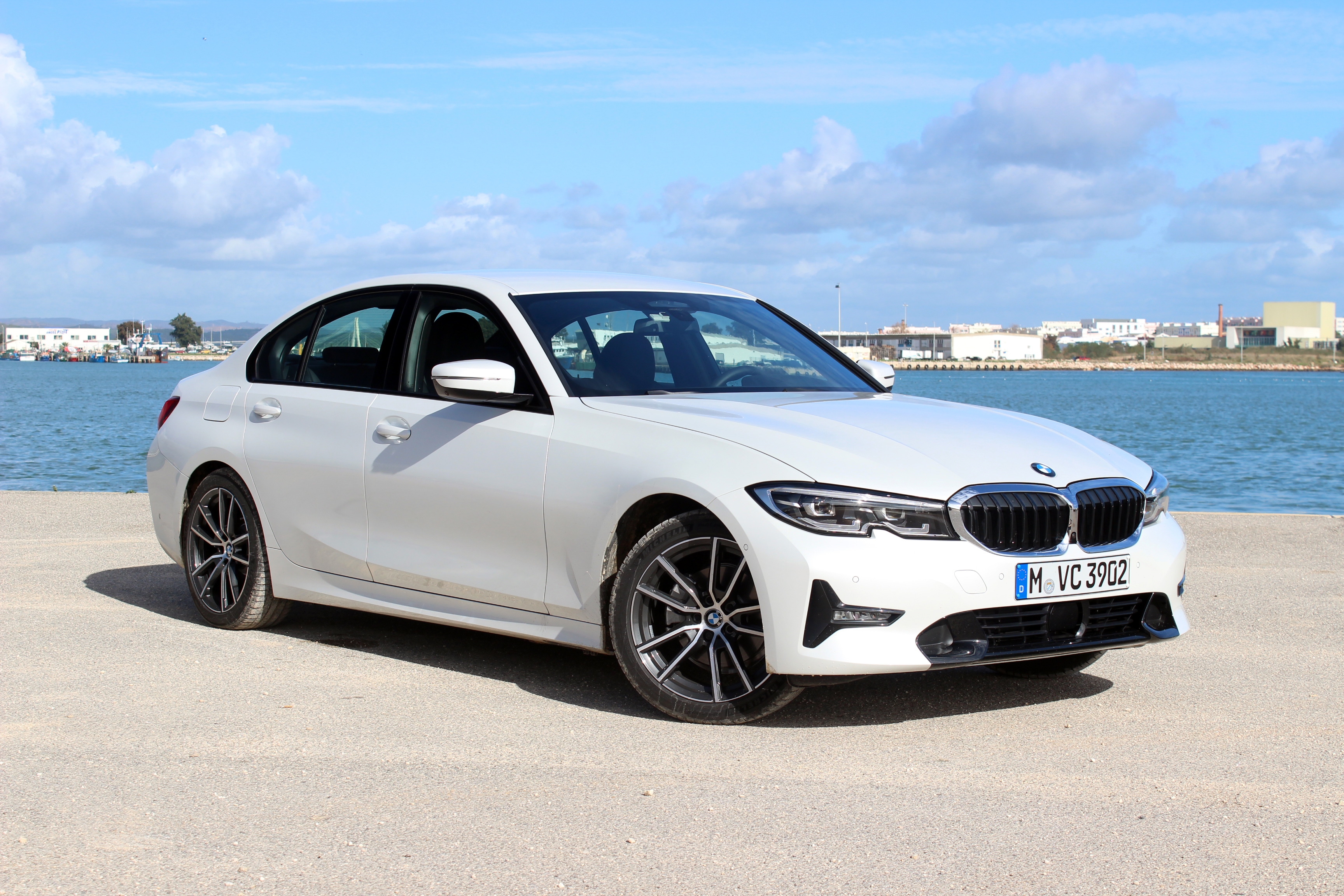 BMW 5 Series Touring (G31) interior 2017