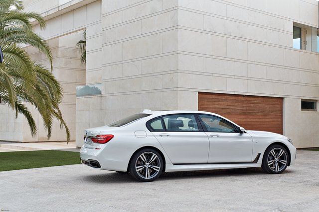 BMW 7 Series iPerformance (G11) 4k specifications