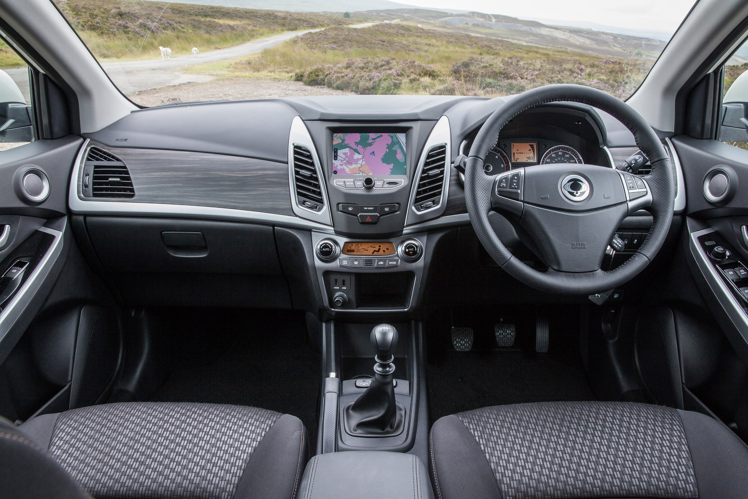 SsangYong Rodius interior specifications