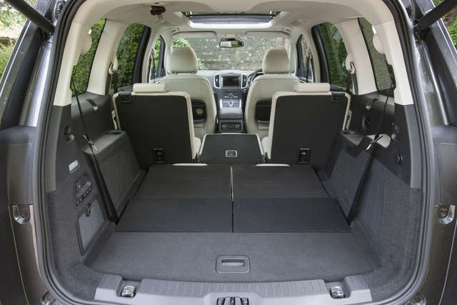 SsangYong Rodius minivan big