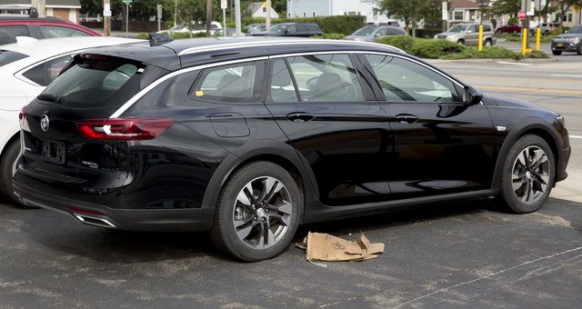 Buick Buick Regal TourX exterior big