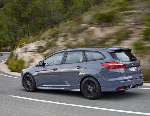 Ford Focus ST Wagon 2015 wagon