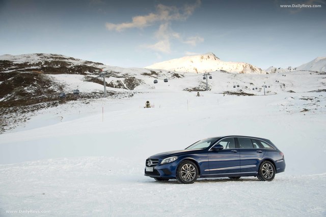 Mercedes C-Class Estate (S205) exterior 2018