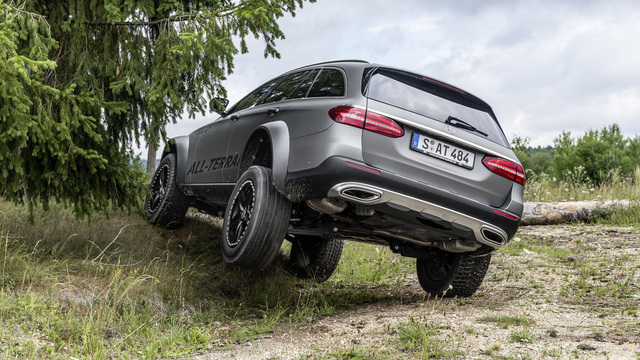 Mercedes E-Class All-Terrain (S213) auto show
