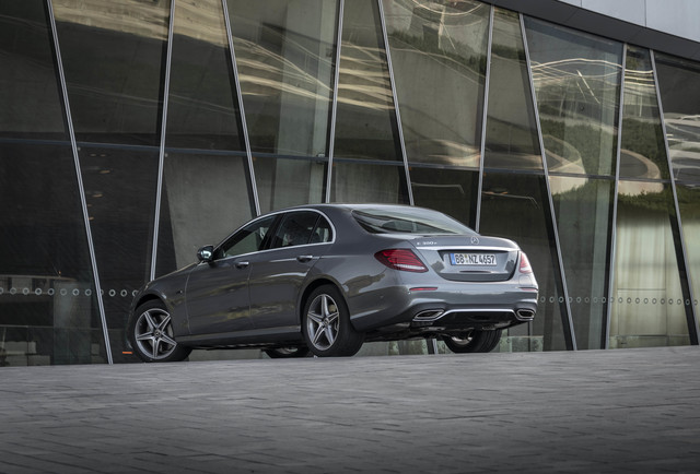 Mercedes E-Class Plug-in Hybrid (W213) reviews big