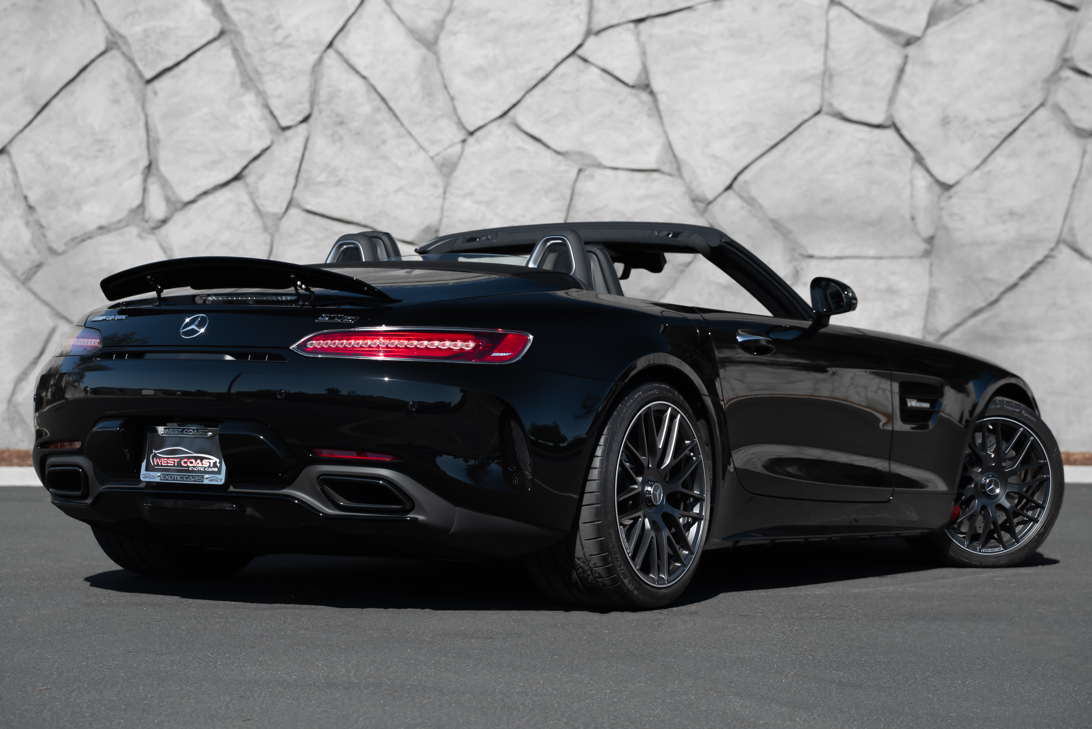 Mercedes AMG GT Roadster (R190) interior specifications