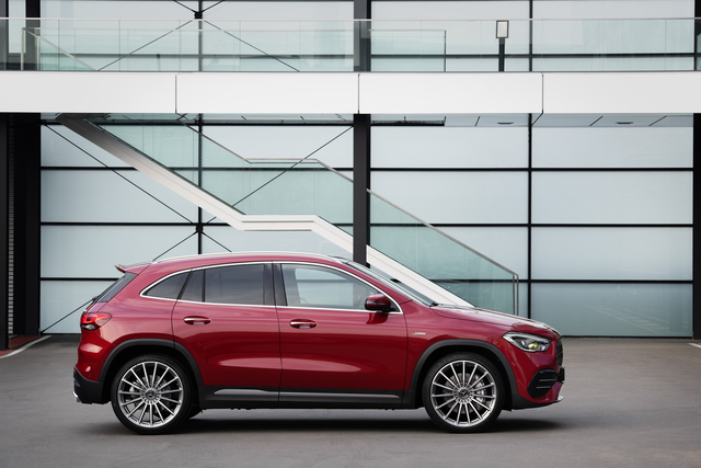 Mercedes GLA-Class (H247) reviews restyling