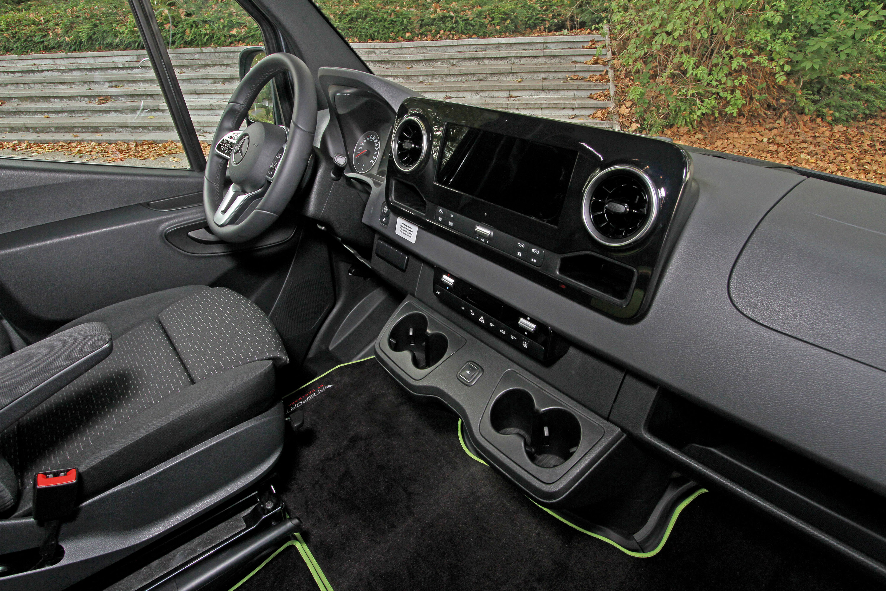 Mercedes Sprinter Kastenwagen (W907) interior specifications