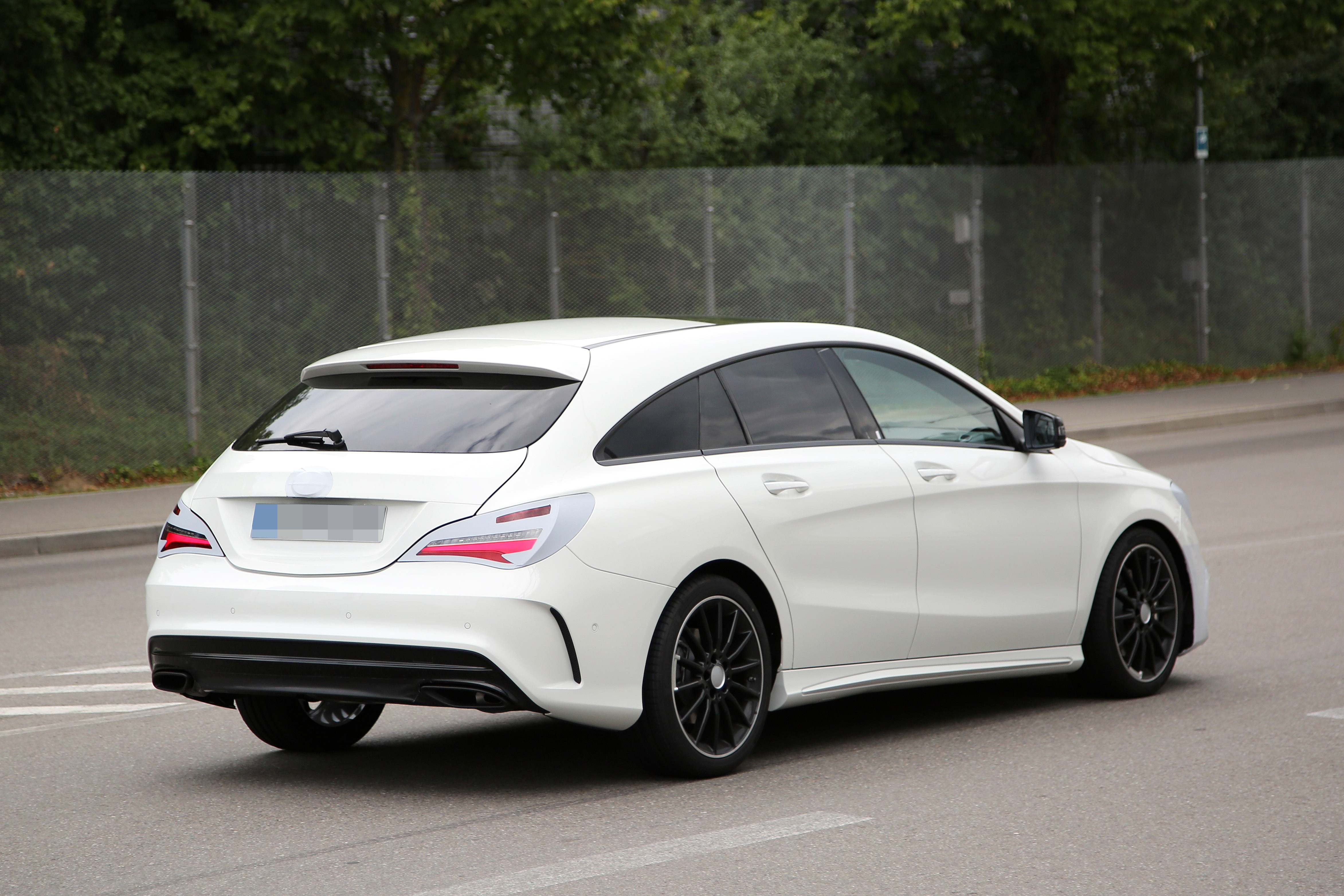 Mercedes CLA Shooting Brake (X117) accessories specifications
