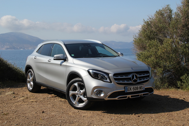 Mercedes GLA-Class (X156) Photos and Specs. Photo: Mercedes GLA-Class ...