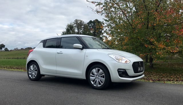 Suzuki Swift 5-door reviews photo