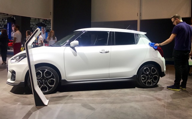 Suzuki Swift 5-door exterior restyling