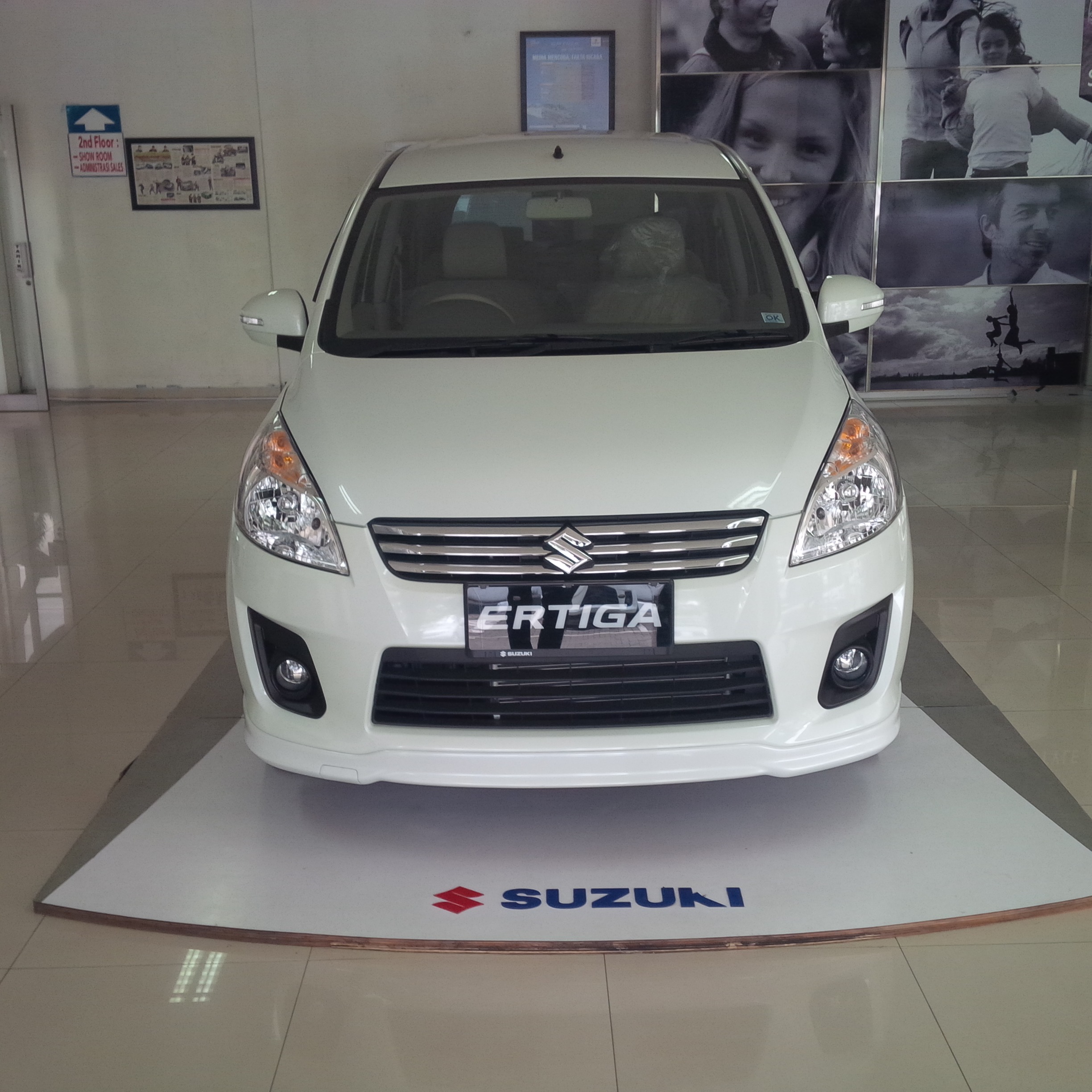 Suzuki Ertiga hd 2015