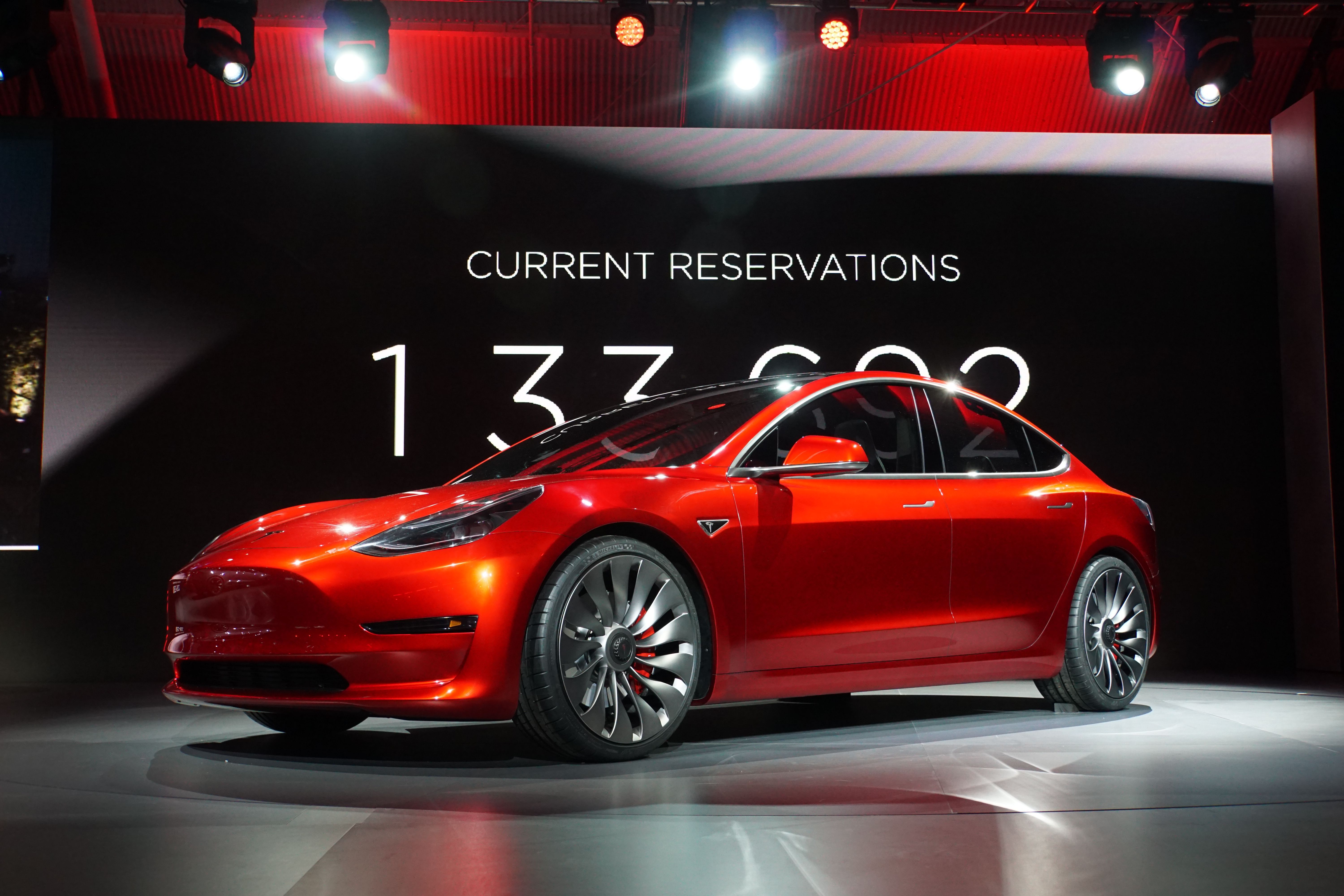 Tesla Model 3 reviews specifications