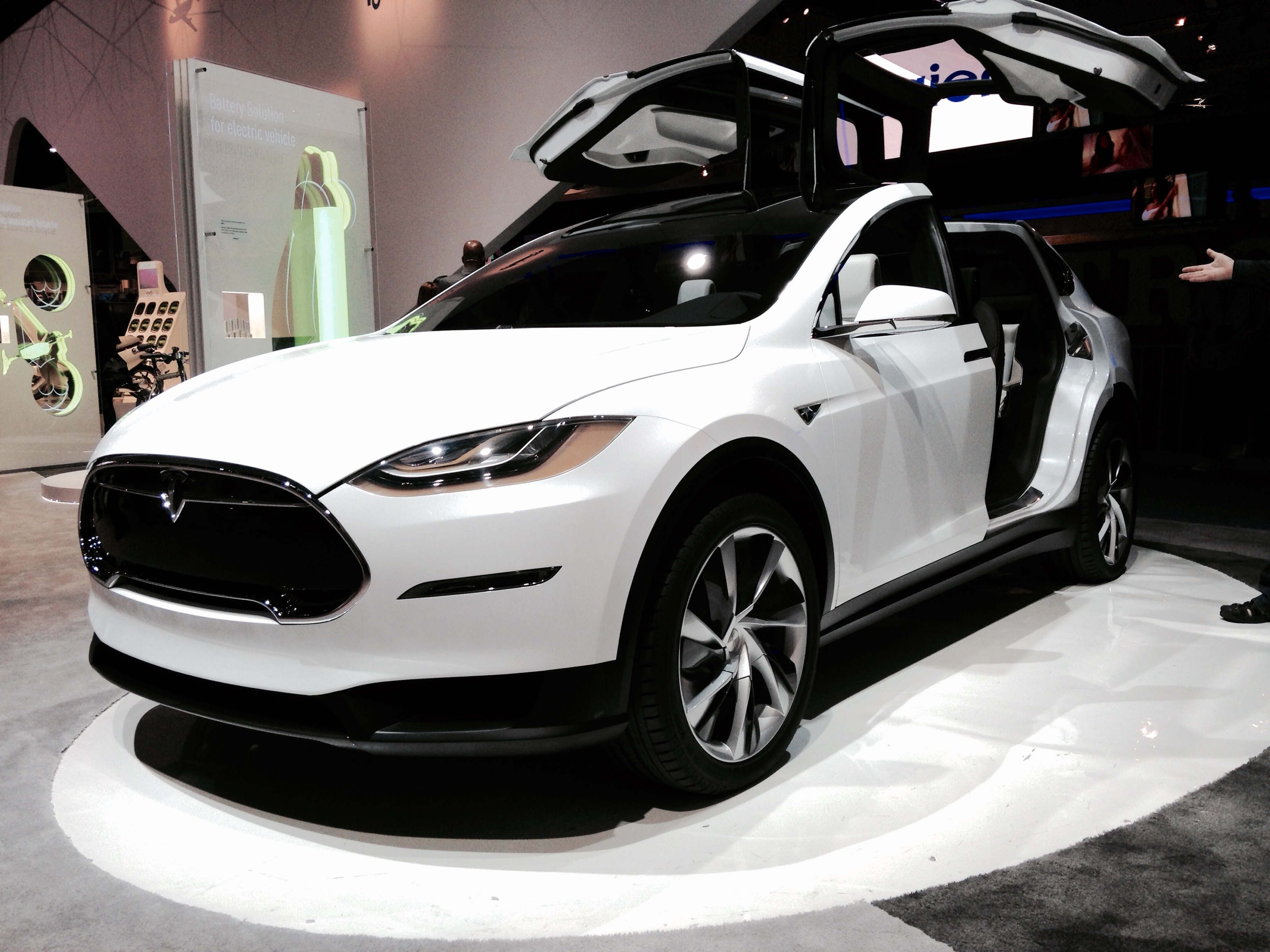 Tesla Model X mod restyling