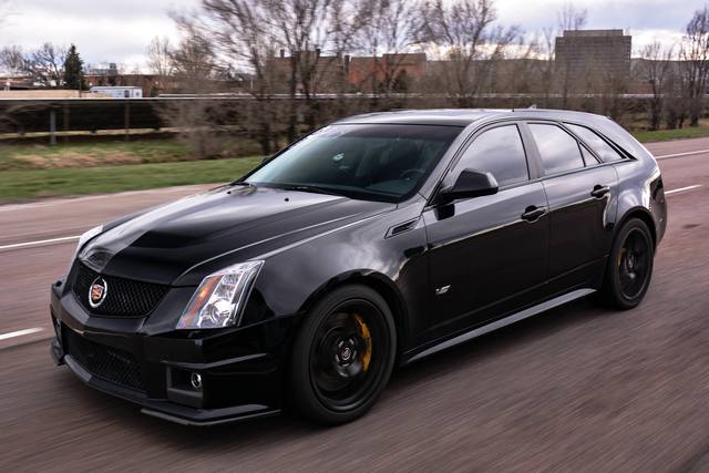 Cadillac CTS-V Sedan accessories big Cadillac CTS-V Sedan interior photo