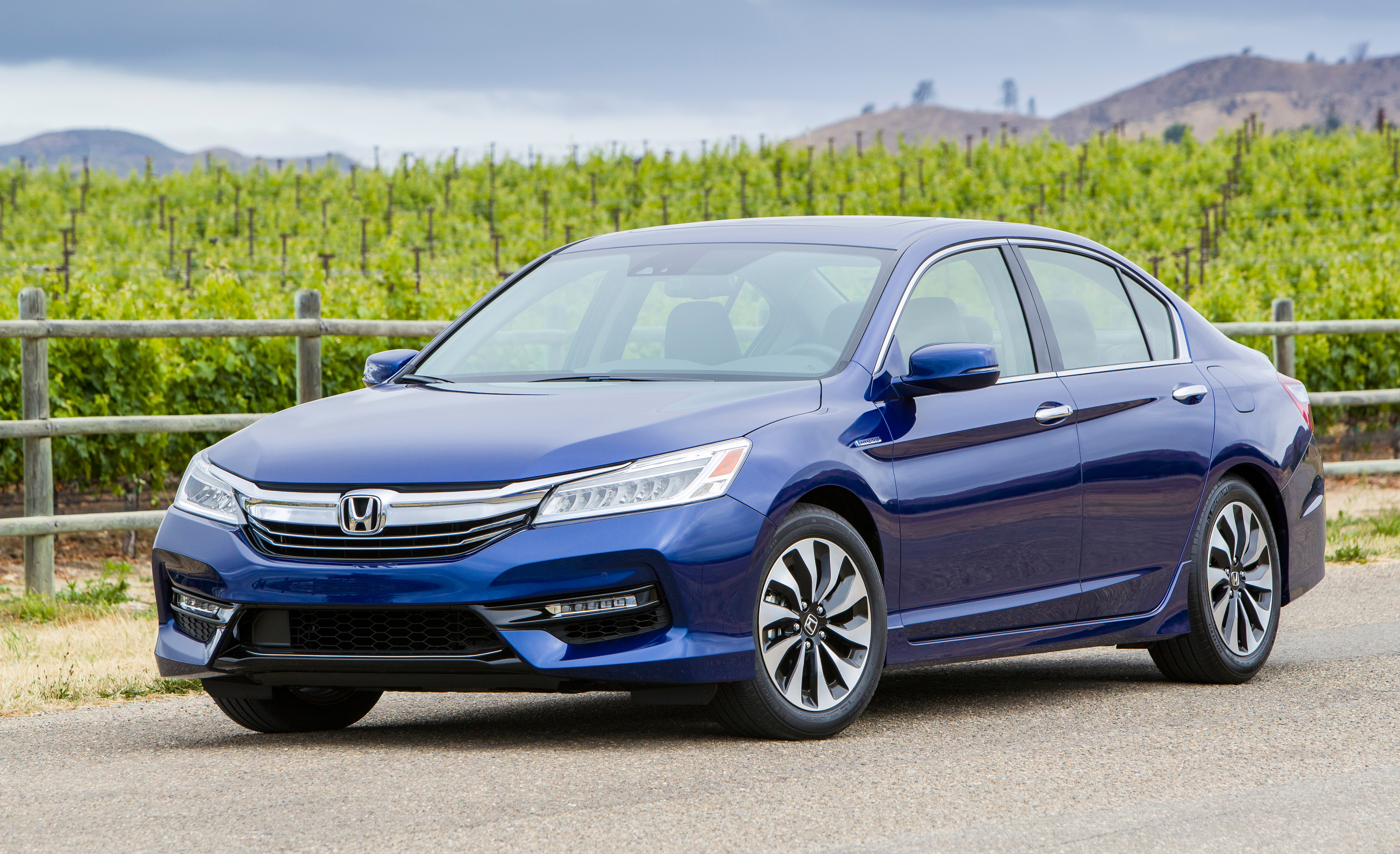 Honda Accord Hybrid reviews photo