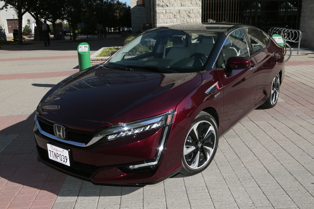 Honda Clarity Plug-In Hybrid interior specifications