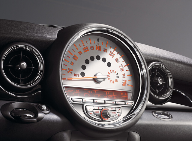 MINI John Cooper Works Clubman interior specifications