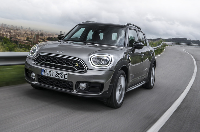 MINI Cooper S Countryman interior restyling MINI Cooper S Countryman interior 2017