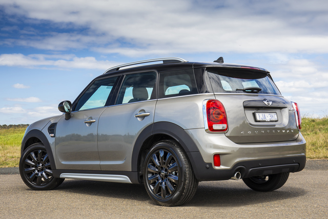 MINI Cooper S Countryman exterior big MINI Cooper S Countryman 4k big
