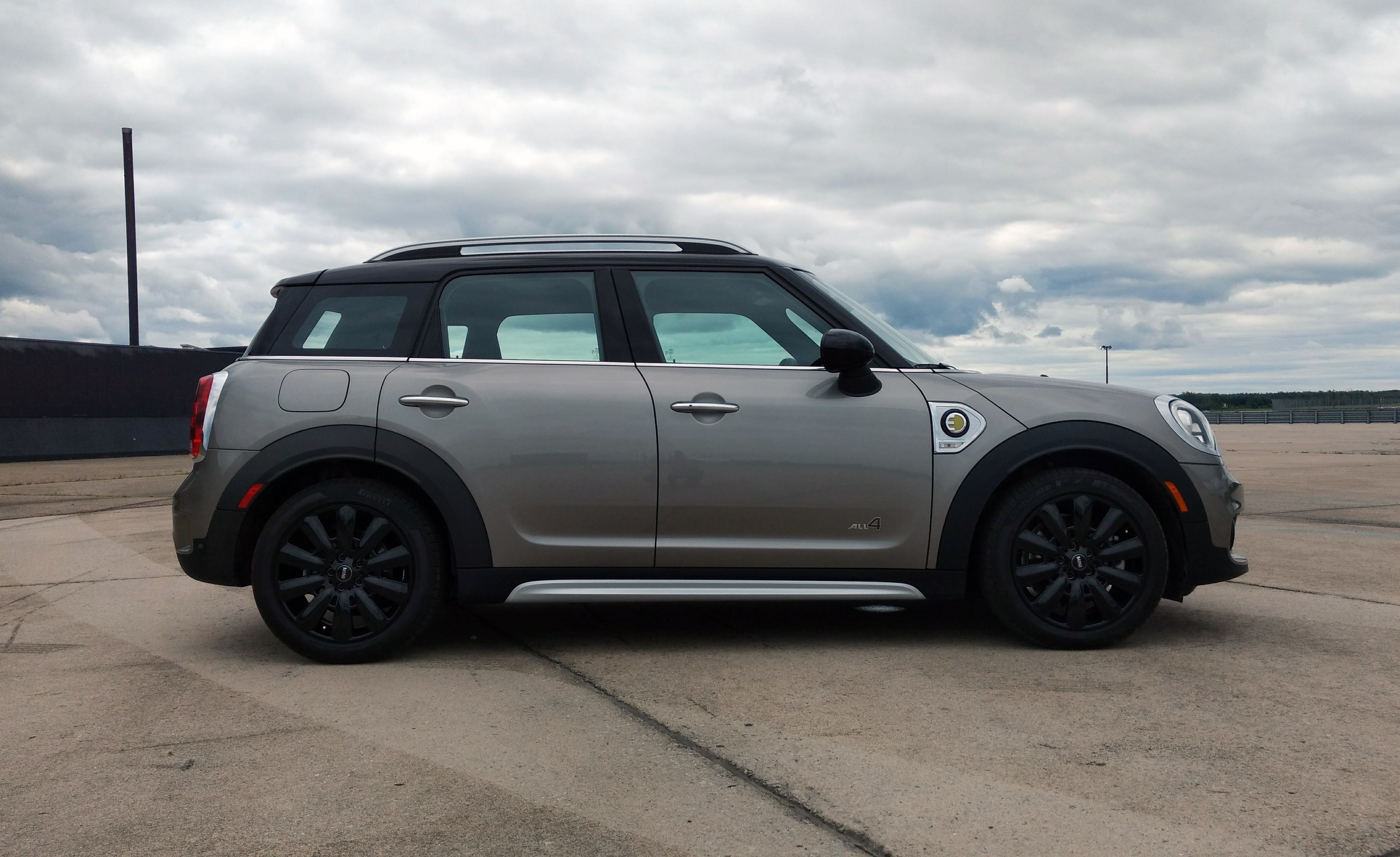 MINI One Countryman reviews specifications