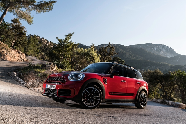 MINI John Cooper Works Countryman reviews model