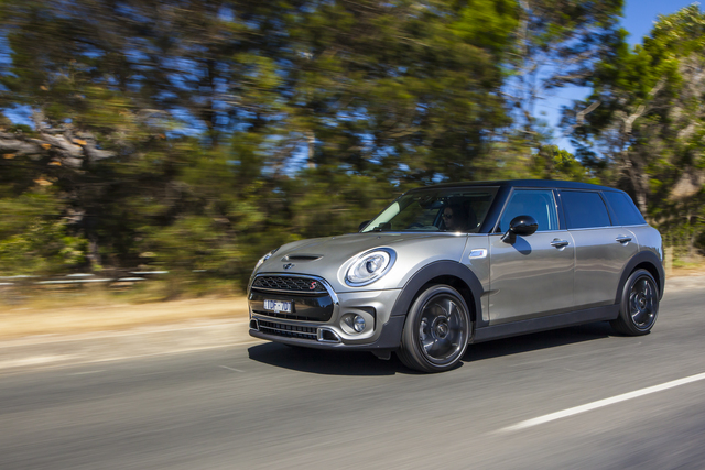 MINI Cooper S Clubman 4k photo MINI Cooper S Clubman exterior model
