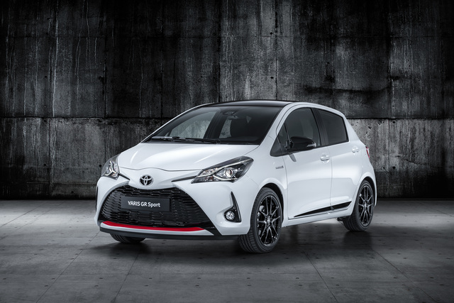 Toyota Yaris 5-door accessories restyling Toyota Yaris 5-door reviews photo